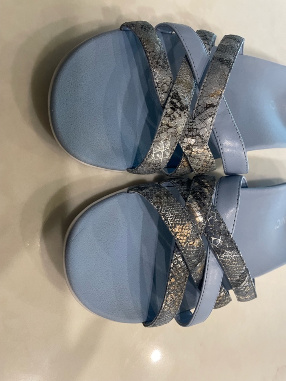 Vionic Dava Boa light blue snakeskin cross strap side sandal - Picture 4 of 8